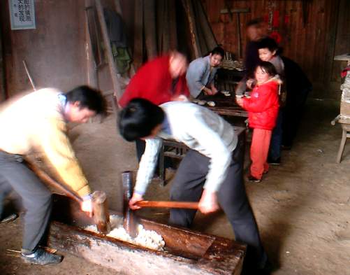 Preparing baba glutinous rice cakes